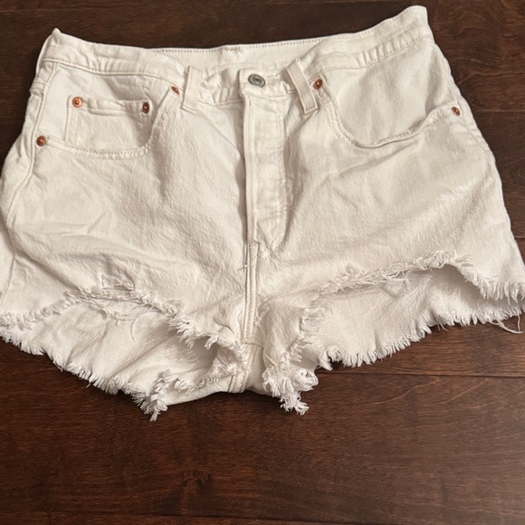Levi's Women's Cream/White Jean Shorts women’s 30 - Picture 4 of 6